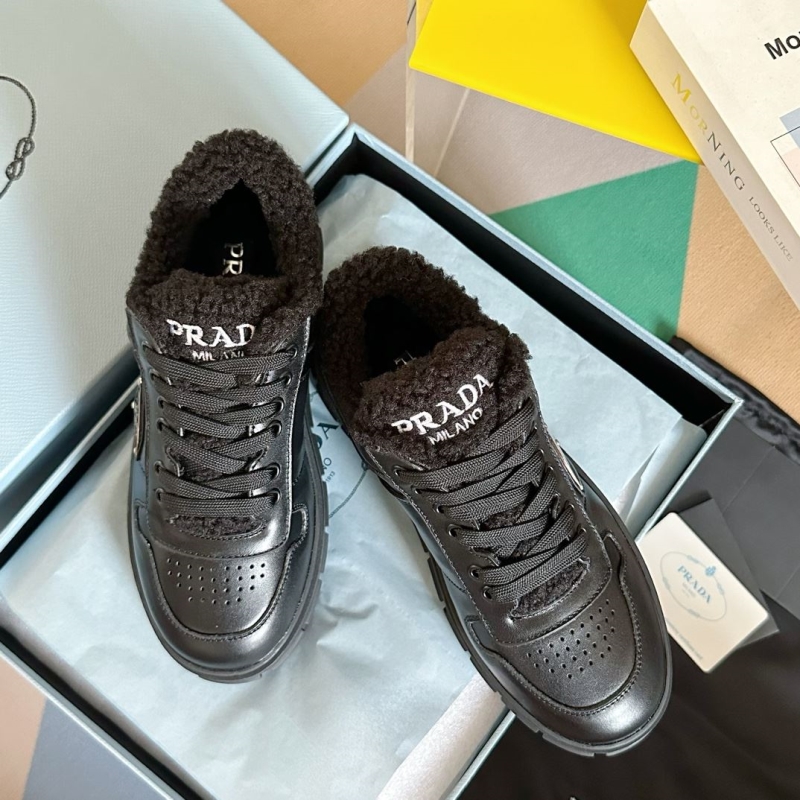 Pra*a casual shoes